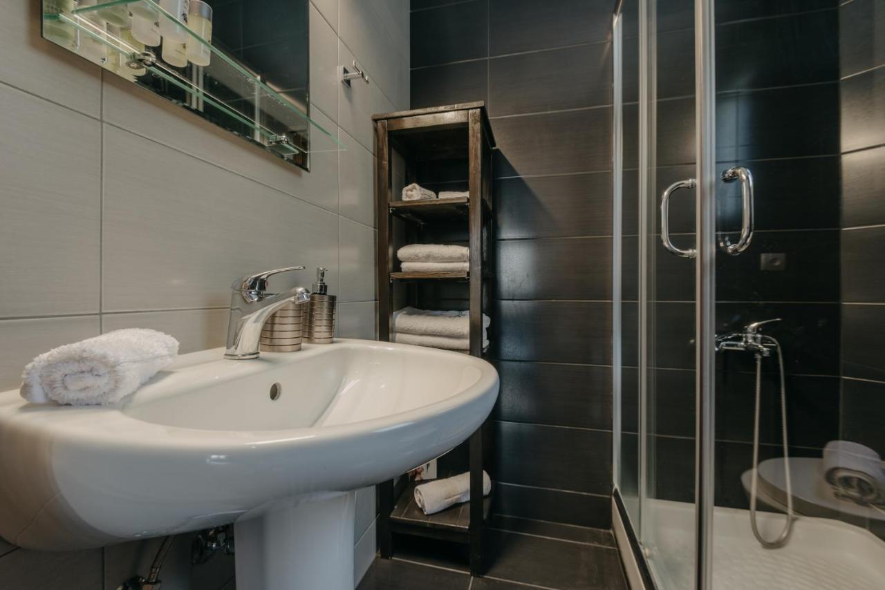 Bay View Guesthouses 卡拉马塔 外观 照片